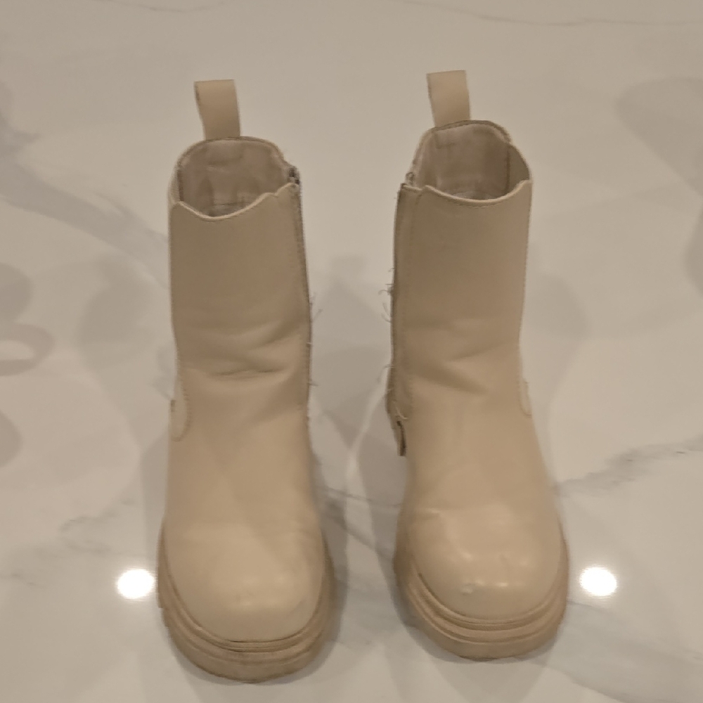 Kids Cream Chelsea Boots - Stylish Zip-Up Ankle Boots